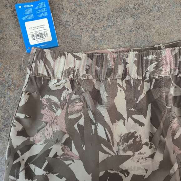 NWT Columbia Pleasant Creek Stretch Shorts XL Floral Fossil Tropical UPF 50 3" - Picture 6 of 8